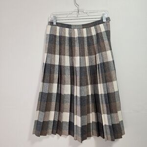 Vintage Paris Star wool blend pleated skirt color cream and beige size 12